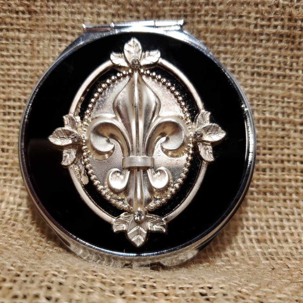 Elegant Vintage Dual Mirrored Fleur De Lis Compact Black And Silver Tone - Picture 7 of 8